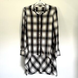 Max Studio High Low Black, White, & Gray Plaid Shirt Size Medium